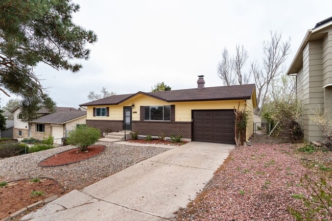 Building Photo - Stunning Ranch Style Home in East Colorado Springs!