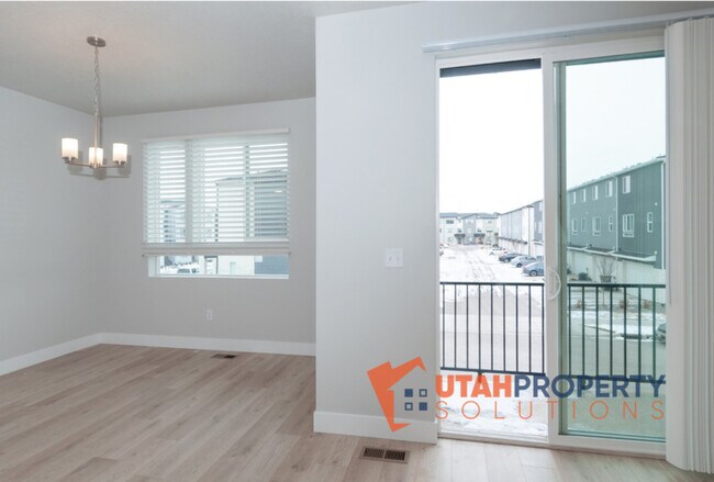 Building Photo - 396 S 980 W