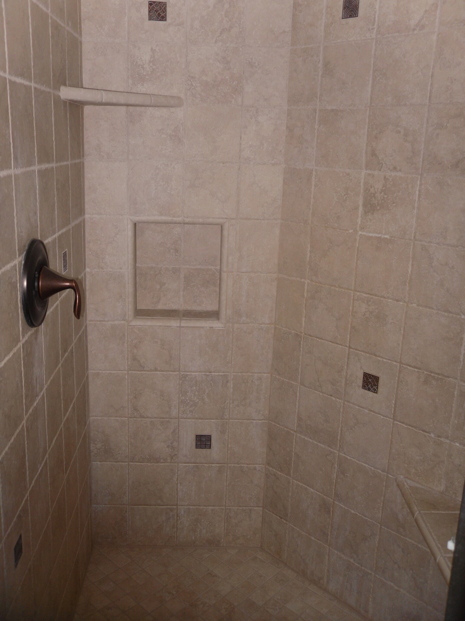 shower - 7304 Forbes Ave