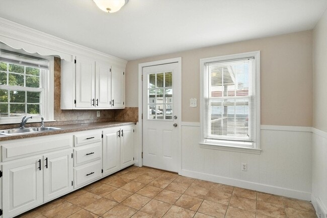 Building Photo - 1118 Boston Rd