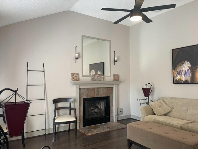 Building Photo - 9602 Top Gallant Ct