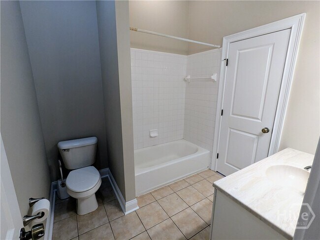 Building Photo - 305 E Duffy St