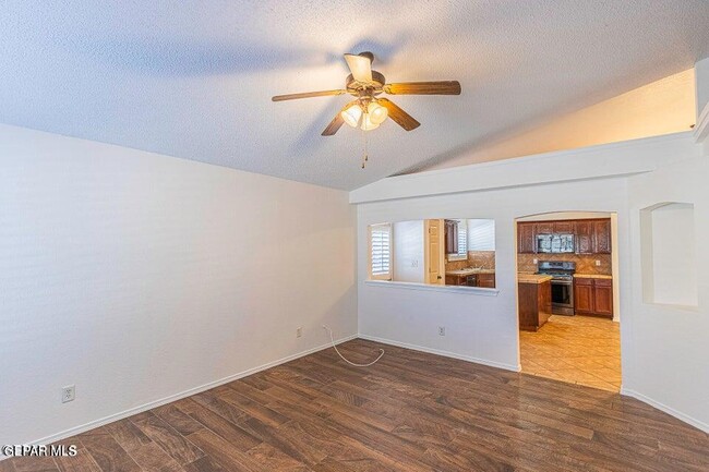 Building Photo - 2080 Shreya St