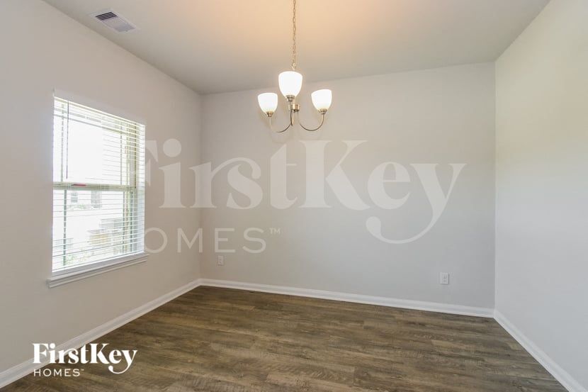 Building Photo - 317 Lk Wy Cir