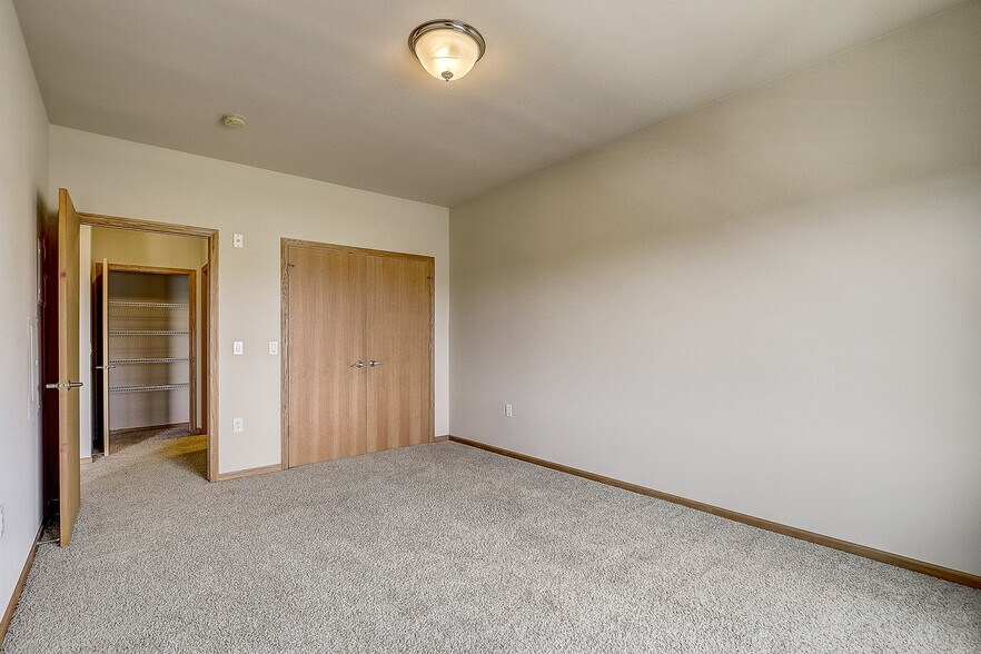 Master Bed - 6809 Milwaukee St