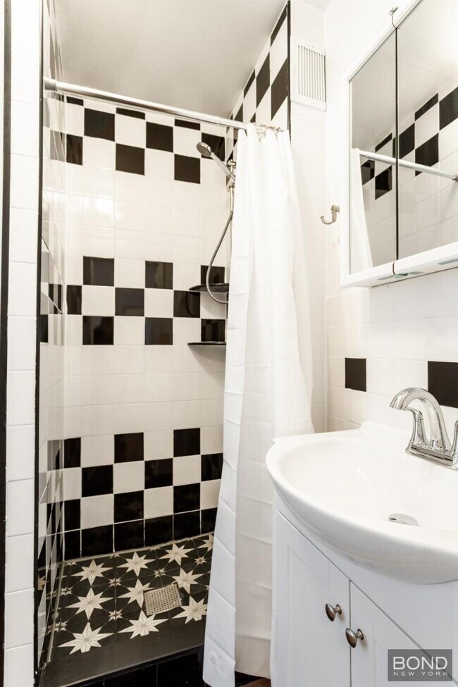 Building Photo - 1 bedroom in Brooklyn NY 11222