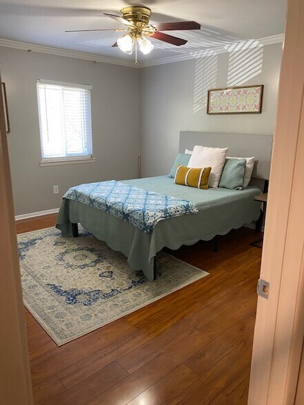 Building Photo - 1002 Woodland Vlg