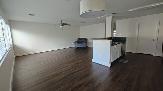 Building Photo - 11734 Chanteloup Dr