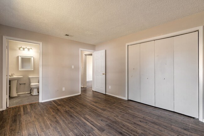 Building Photo - 608 Walker St