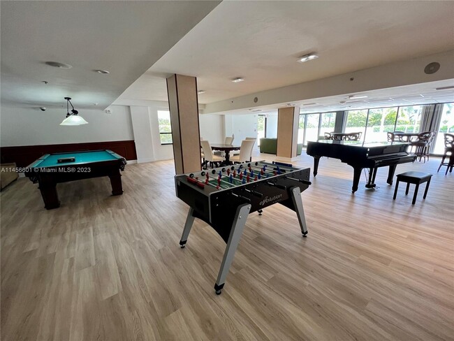 Building Photo - 10185 Collins Ave