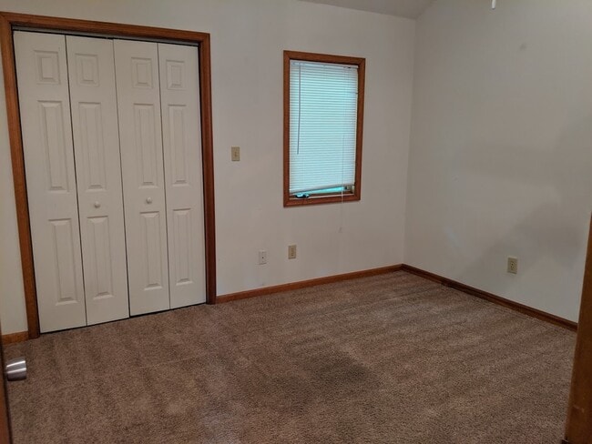 Building Photo - 3 BEDROOM 3 BATH DUPLEX NEAR MILITARY BASES