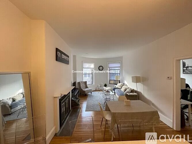 Building Photo - 922 Beacon St