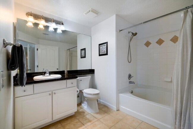 Building Photo - 5205 Myrtlewood Cir E