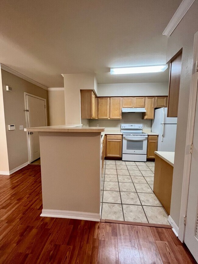 Building Photo - 1155 Villagio Cir