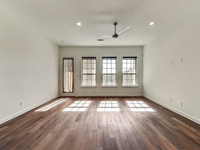 Building Photo - 5015 Meridian-1052