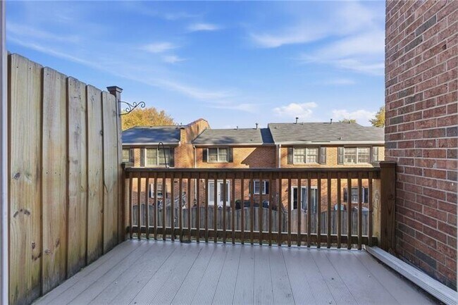 Building Photo - 6520 Roswell Rd NE