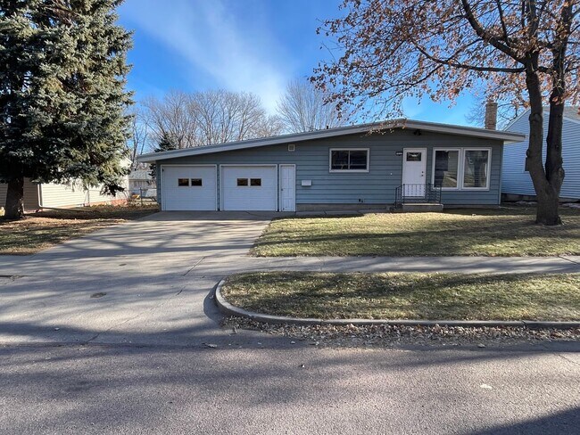Primary Photo - Ranch level home in great neighborhood! 2 ...