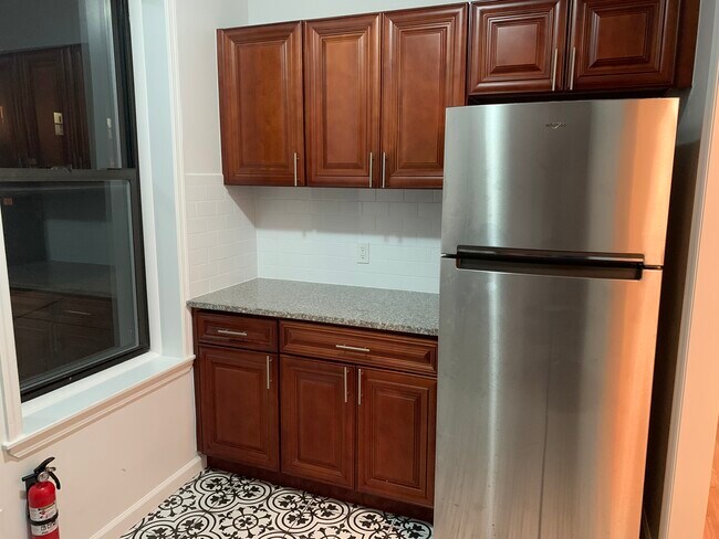 3C-1 bedroom - 3767 63rd St