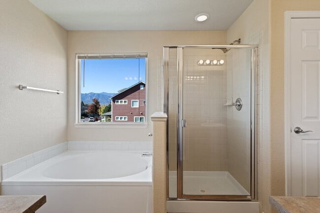 Building Photo - Spacious End-Unit Townhome with Greenbelt Views and Detached 2-Car Garage