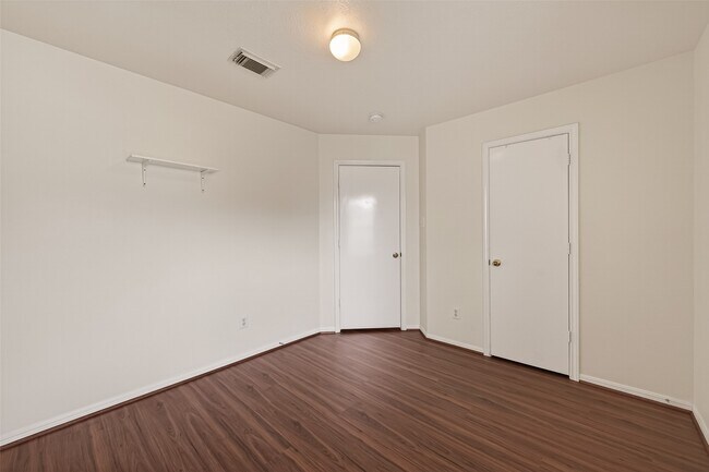 Building Photo - 15903 Timber Chase Dr
