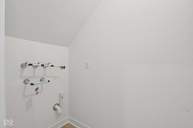 Building Photo - 15480 Postman Rd