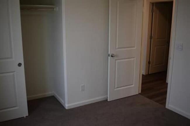 Building Photo - 4523 Iris Ct