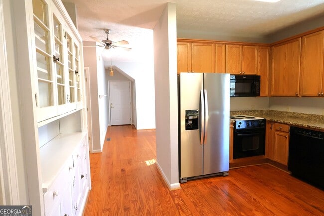 Building Photo - 217 Mountain View St