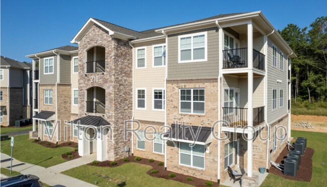 Building Photo - 250 Grove Cir