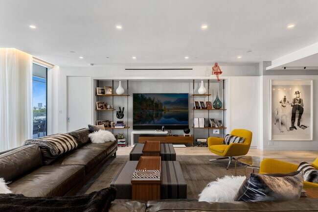 Building Photo - 9001 Collins Ave