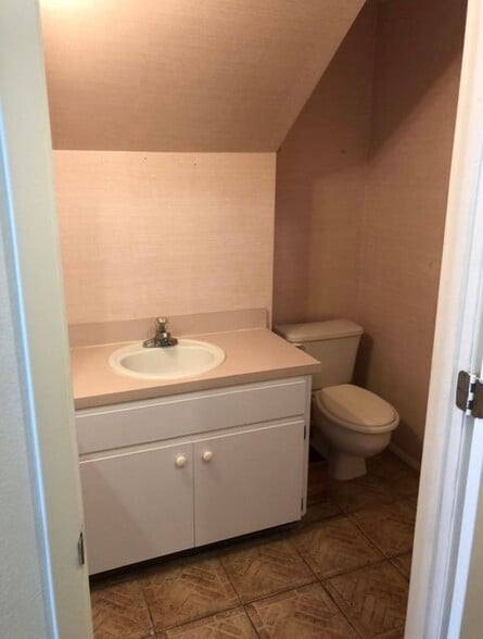 Building Photo - 2879 Thaxton Dr