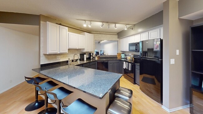 Building Photo - 270 E Highland Ave