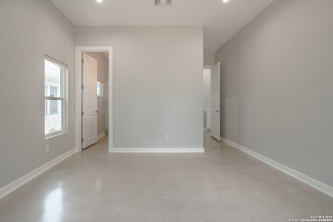 Building Photo - 817 Potomac St