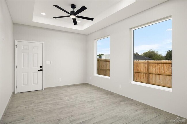 Building Photo - 17 Selena St