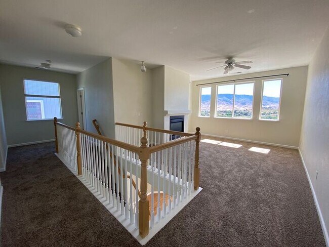 Building Photo - NW Reno 4 Bedroom Home - Mountain Views