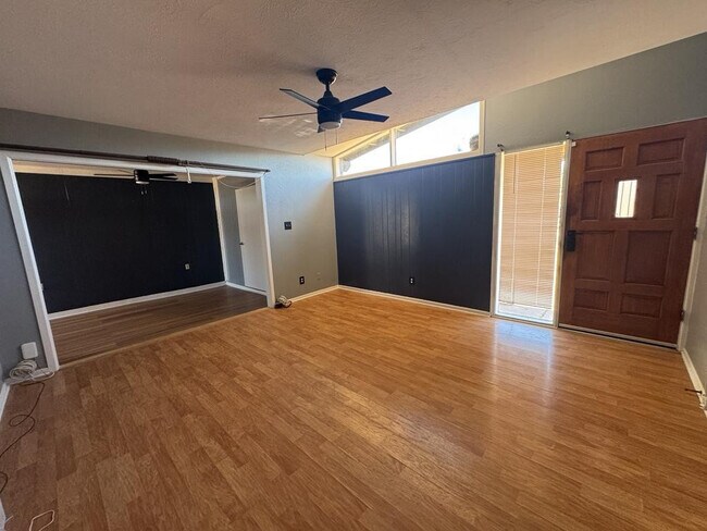Building Photo - 4501 Pine Tree Dr