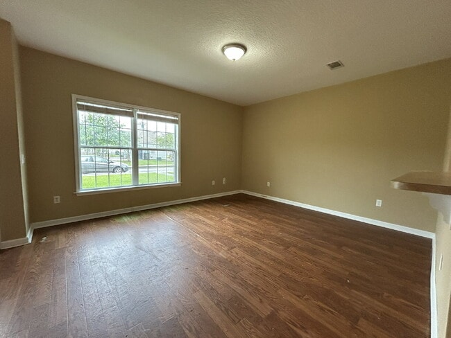 Building Photo - Townhouse for Rent