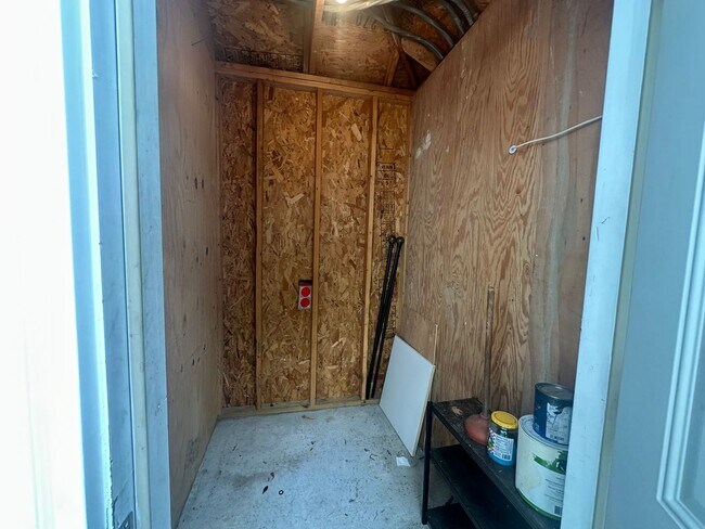 Building Photo - Beautiful townhouse style condo in Ridgely Manor - App Pending!