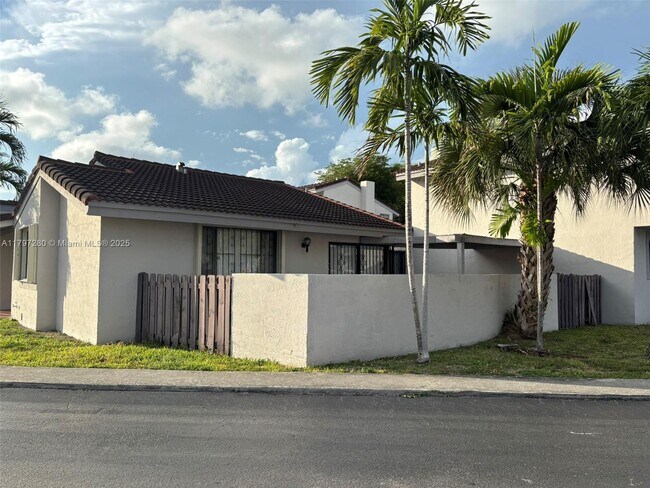 Building Photo - 744 NW 106th Ave