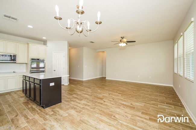 Building Photo - 2430 Sanderling St
