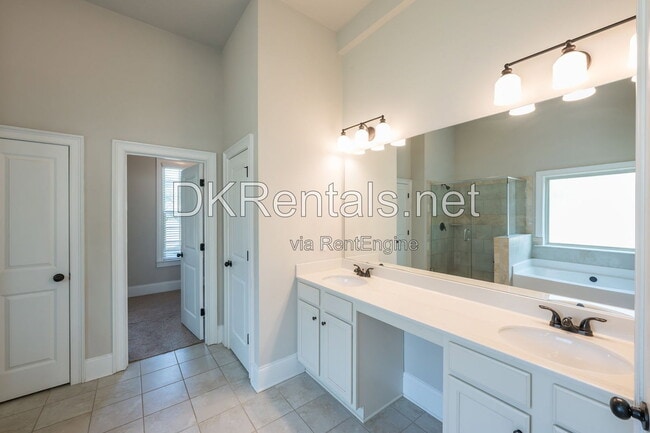 Building Photo - 2766 Hilson Commons