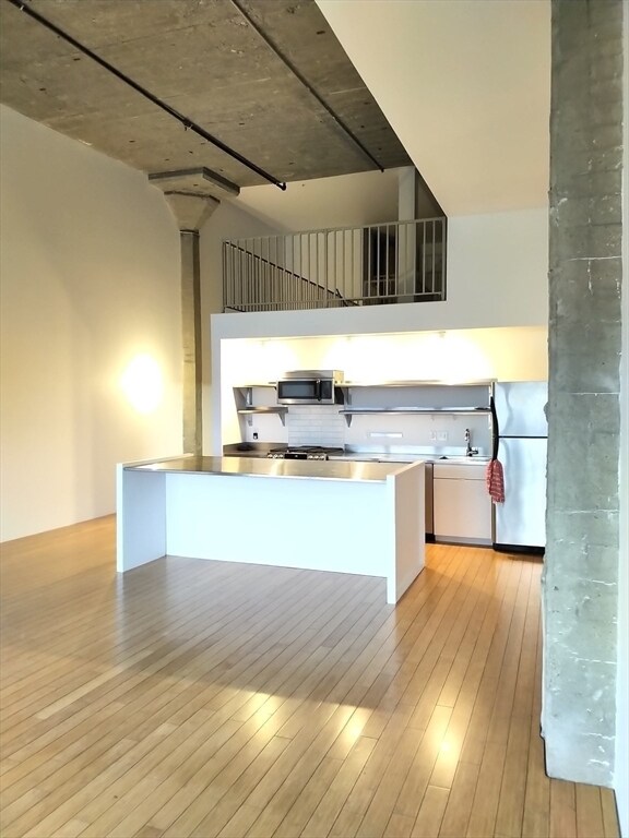 Building Photo - 156 Porter St