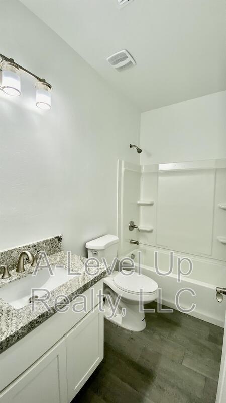 Building Photo - 1310 S San Jacinto Dr