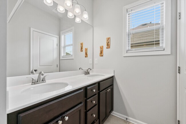 Building Photo - 3353 Ivy Farm Ct