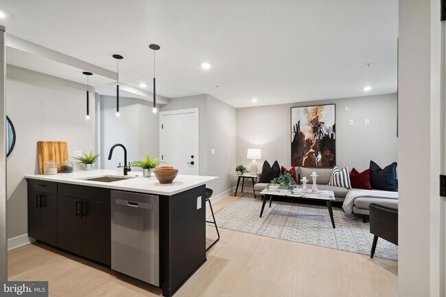 Primary Photo - 6604 Ridge Ave