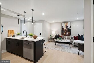 Building Photo - 6604 Ridge Ave