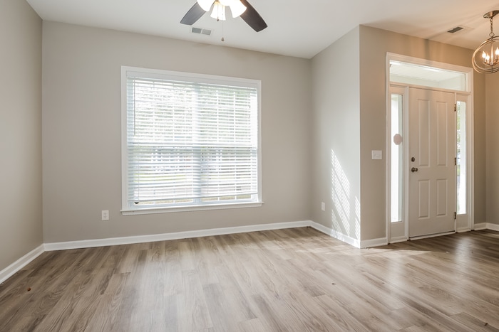 Building Photo - 301 Pimpernel St