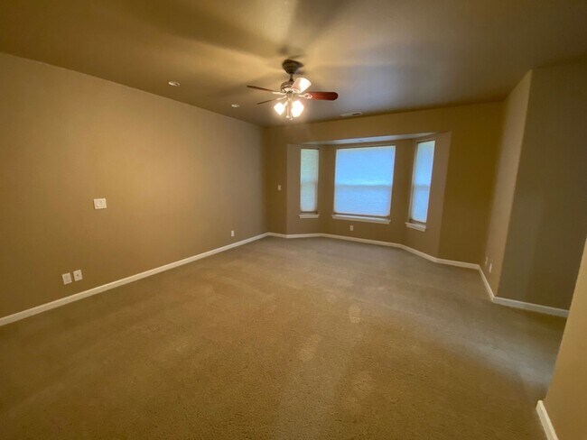 Building Photo - Great 3 Bedroom 2 Bath House on the West side!