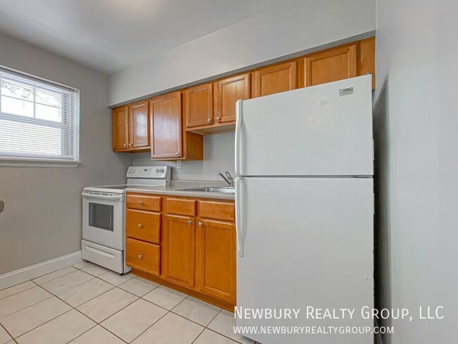 Building Photo - Meticulously maintained two-bedroom, one-b...