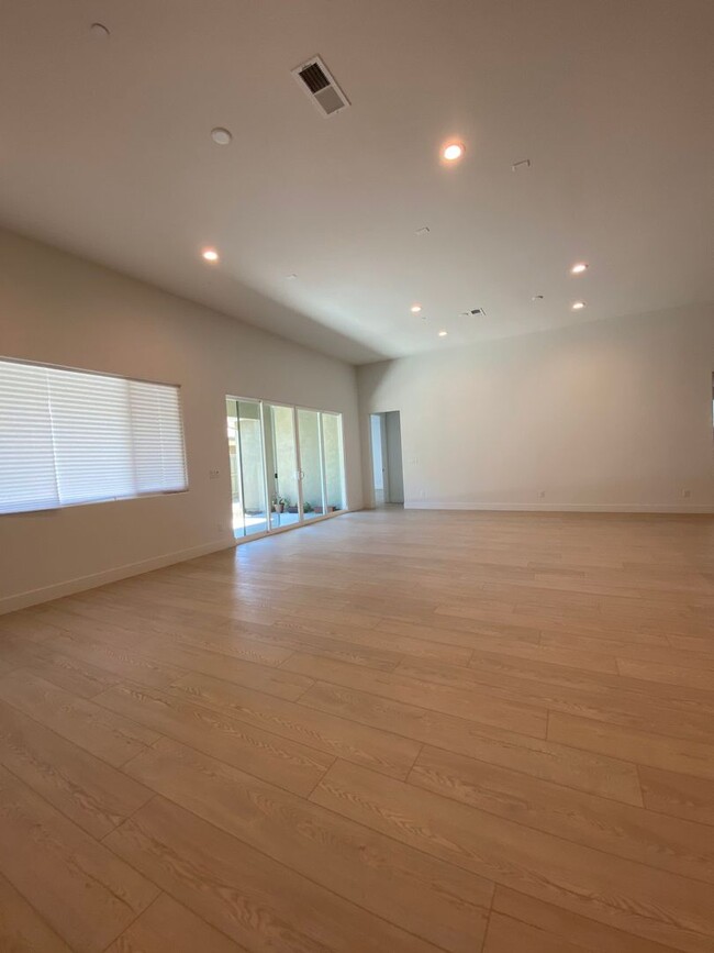 Building Photo - Stunning Like-New Home for Rent in Ellis C...