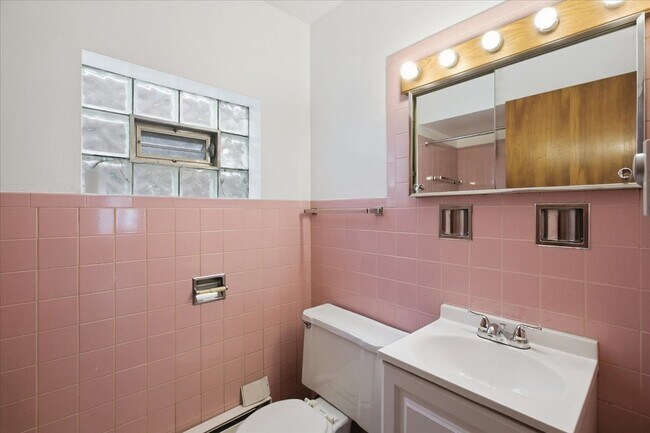 Building Photo - 6206 W 64th Pl
